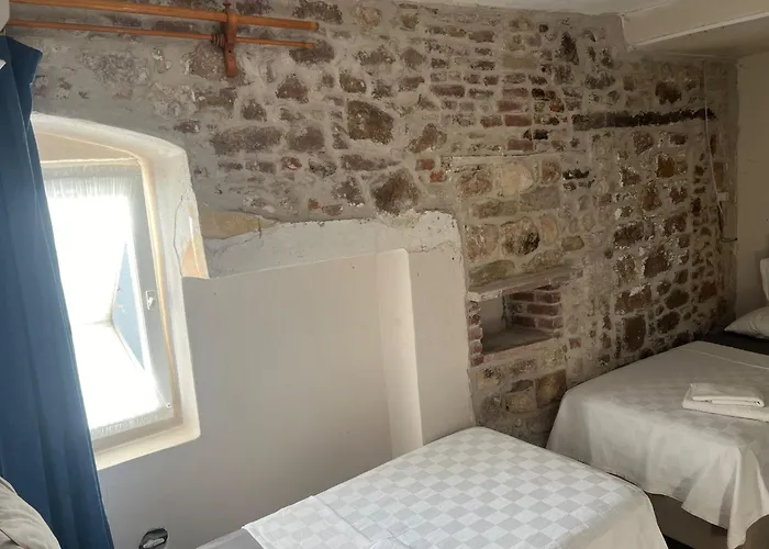 Sekercigiller Ayvalı